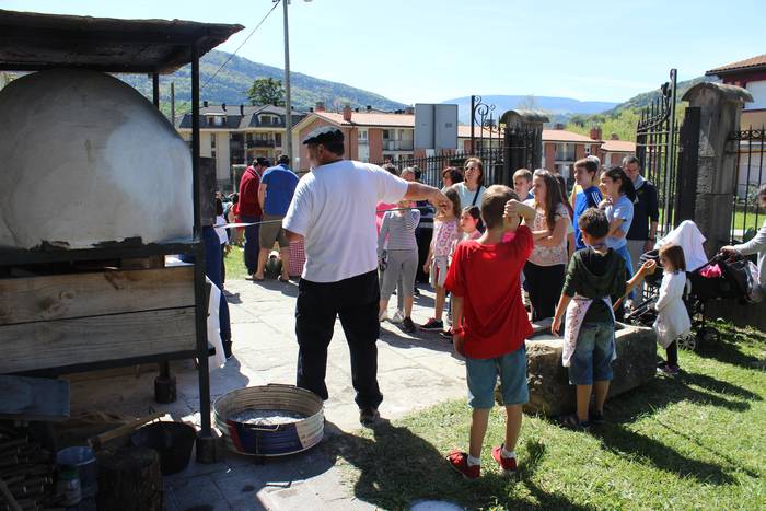 Eguraldia lagun, antzinako lanbideak ikasteko aukera izan zuten haurrek ere