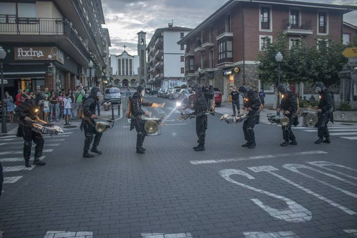 Deabru Beltzak taldeak gaua  4 1501491812676