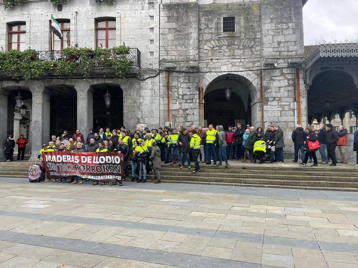 Garnicako zuzendaritzak “alde bakarrez” itxi du negoziazioa, langileek salatu dutenez