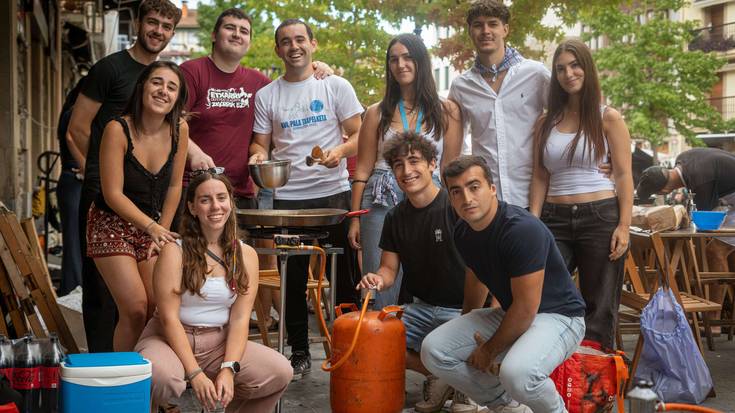 Paella txapelketarekin berotu dituzte motorrak Orozkon