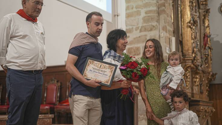 Aita-santuaren bedeinkapen apostolikoa jaso du Josune Ibarra Orueta San Roke Kofradiako maiordomordeak