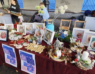 Elkartasunaren zapore gozoa izan zuen atzoko Gabonetako azokak Artziniegan