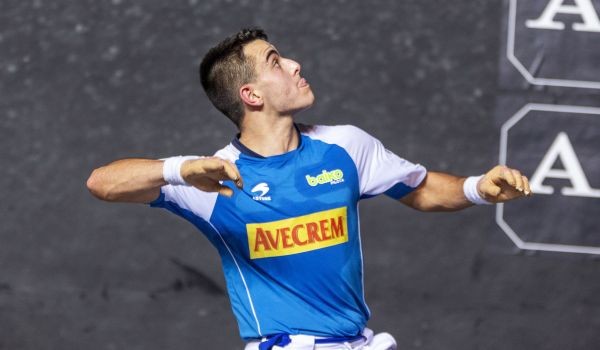 Iker Larrazabal pilotari txapelduna izango da Aiarako jaietako pregoilaria