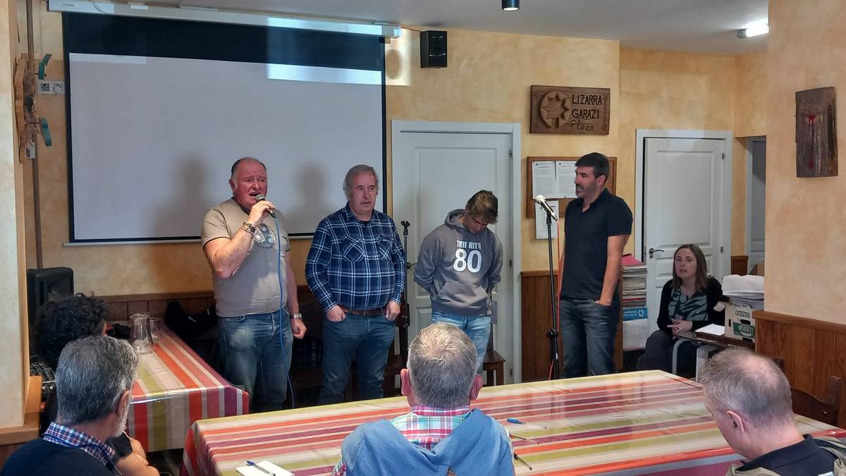 Bertsolari Beteranoen II. Txapelketa jokatuko dute larunbatean Orozkon eta bihar izango da azken eguna izena emateko bazkarian