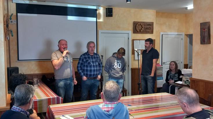 Bertsolari Beteranoen II. Txapelketa jokatuko dute larunbatean Orozkon eta bihar izango da azken eguna izena emateko bazkarian