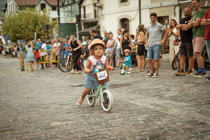 Bizikletak irudimenez jantzi 19 1757325683356