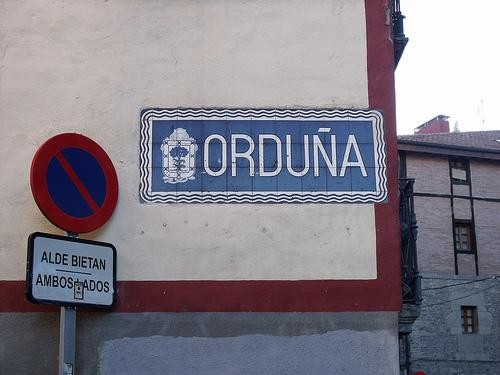 Gizon bat atxilotu dute Urduñan bikotekidea jotzea egotzita