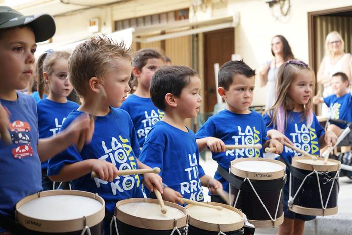 Danbor, buruhandi, dantza et 15 1758311889829