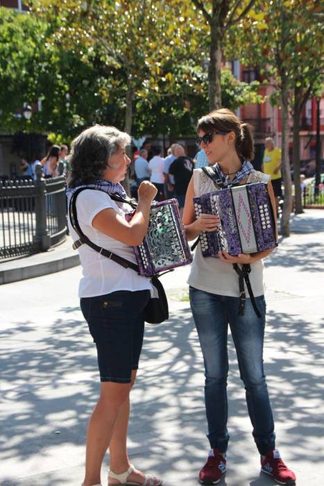 Folk doinuak eta marmitako t 43 1504428833508