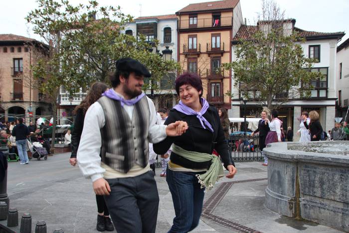 Dantzaren bidez aldarrikatu  12 1520777815127