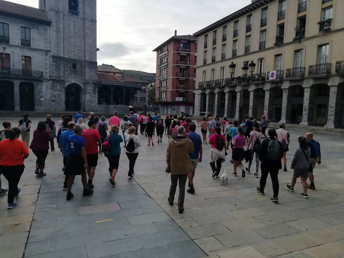 Ehunka lagun bildu ditu Asas 20 1665928007281