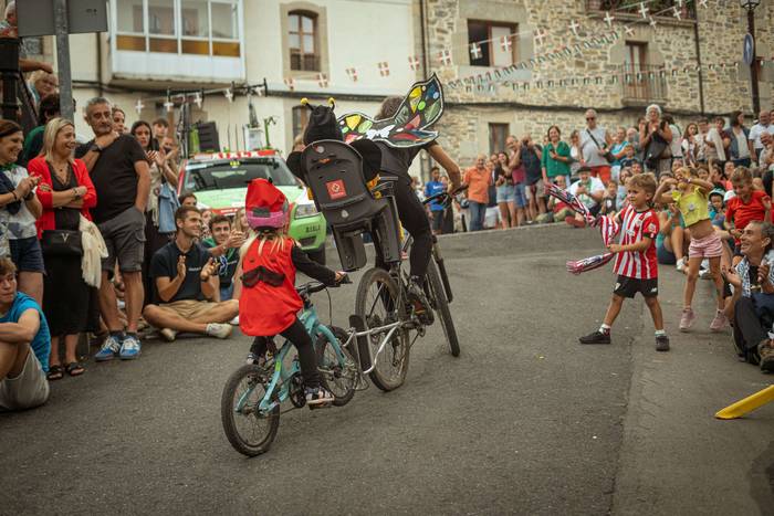 Bizikletak irudimenez jantzi 61 1757325827552