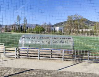 Ertzain baten aurka agertutako margoketak gaitzetsi dituzte Amurrioko Udal Gobernuak eta Segurtasun Sailak