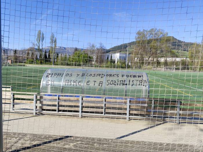 Ertzaina baten aurka agertutako margoketak gaitzetsi dituzte Amurrioko Udal Gobernuak eta Segurtasun Sailak