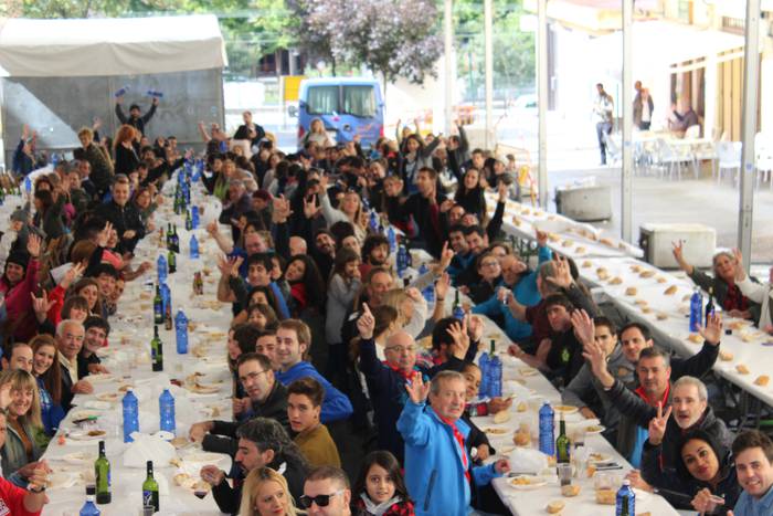 Inoiz baino jende gehiago bi 26 1505590151337