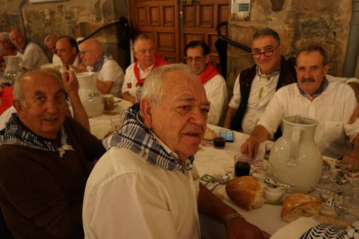 Ehunka kofrade bildu dira el 17 1756713996173