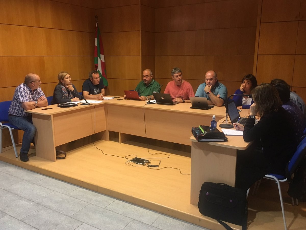 Lan deialdia zabaldu dute Bake Epaitegiko idazkari postua betetzeko