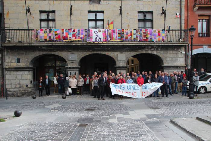 Aiaraldeko plazak bete dituz 5 1520881115494