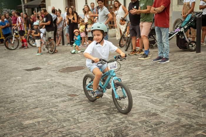 Bizikletak irudimenez jantzi 20 1757325687857