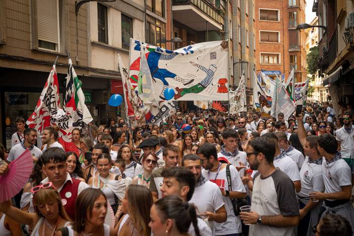 Festa-giro goria piztu du La 49 1755257021801