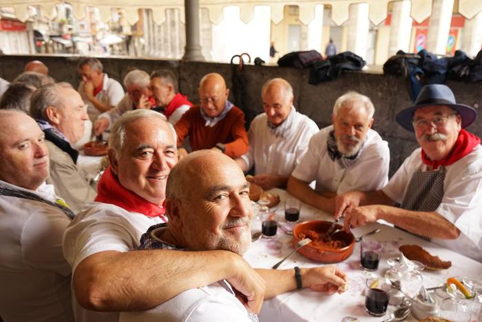 Ehunka kofrade bildu dira el 88 1756714193974