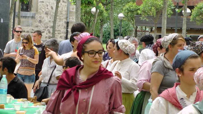 Dantza taldeak taldeak izan  90 1496053762367