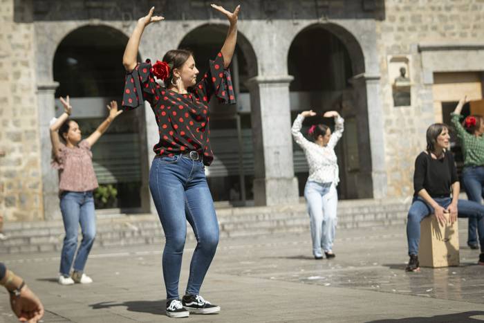 Dantzaz bete dute Amurrioko  32 1776607523642