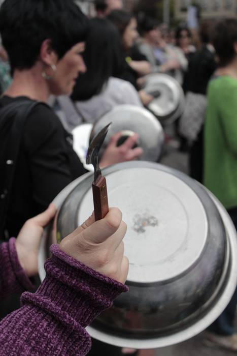 Aiaraldeko mugimendu feministaren epaitegiko protesta