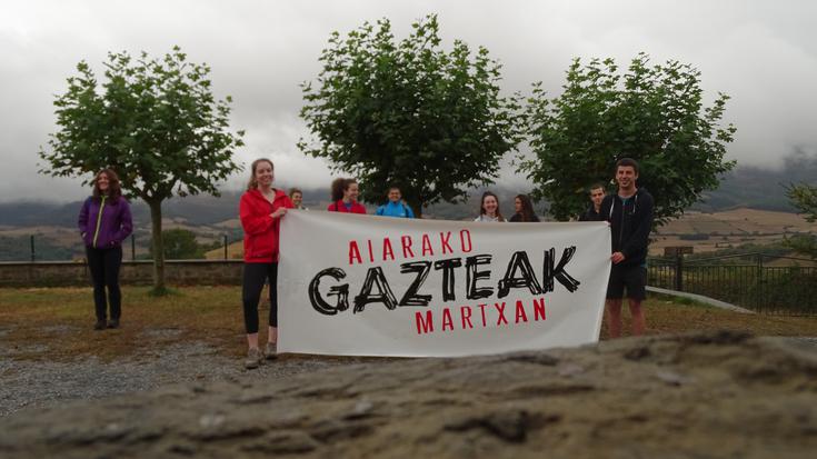 Aiarako hainbat gazte batu ziren atzo naturaz gozatzeko eta hausnartzeko