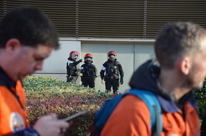 Tubos Reunidoseko langileek  17 1772101169896