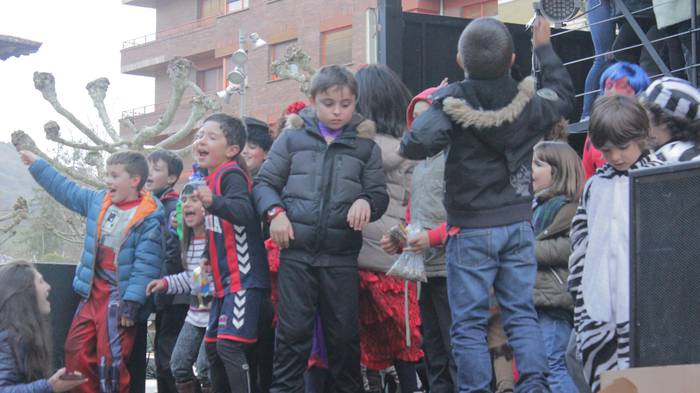 Suak agurtu zituen Aratustea 4 1488368596500