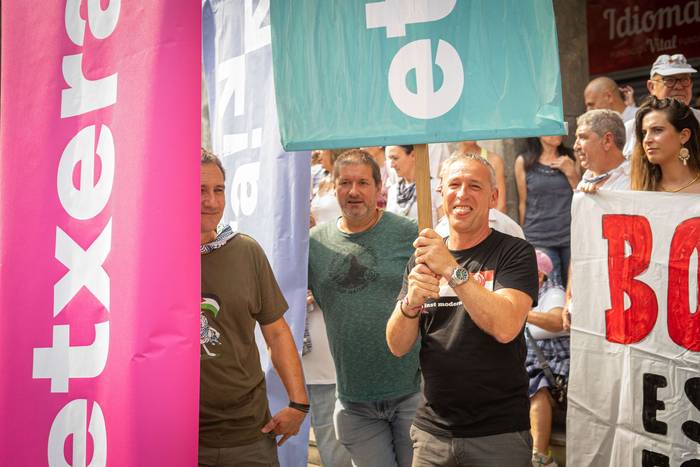 Festa-giro goria piztu du La 65 1755257058746