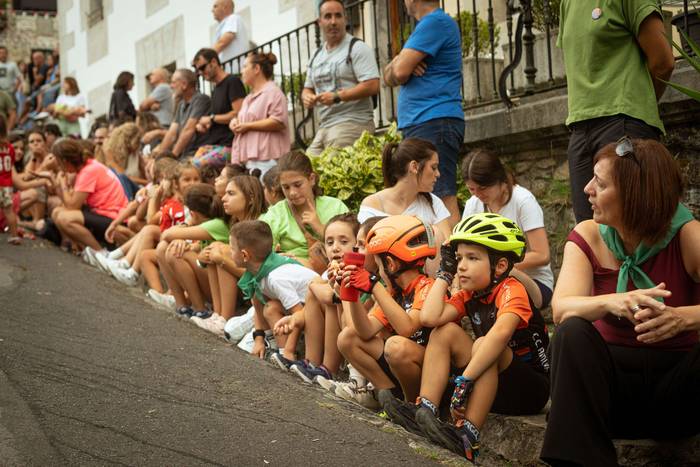 Bizikletak irudimenez jantzi 45 1757325775933