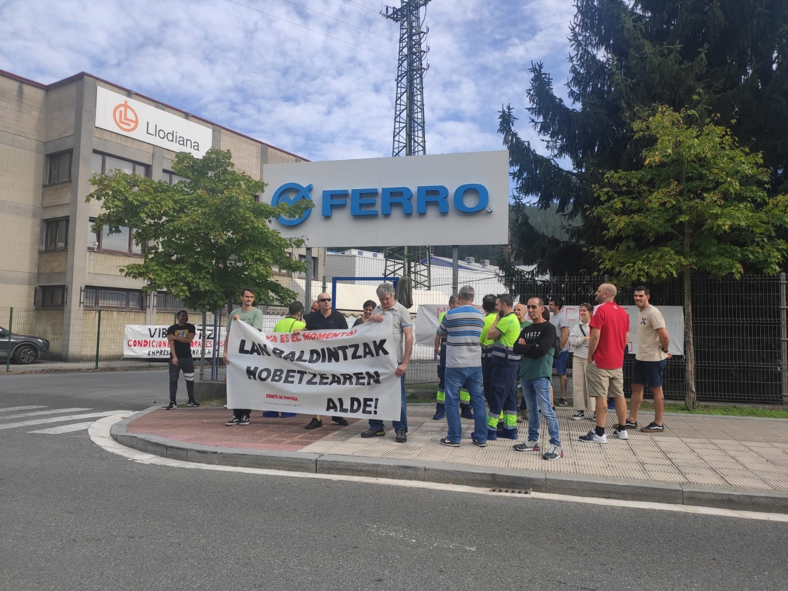 Mobilizatzen hasi dira Ferron, lan baldintzak hobetzeko