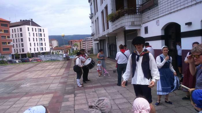 Dantza taldeak taldeak izan  210 1496057365745