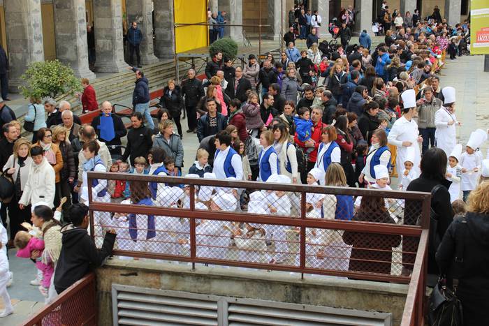 Ehunka umek jo dute danborra 8 1493310124118