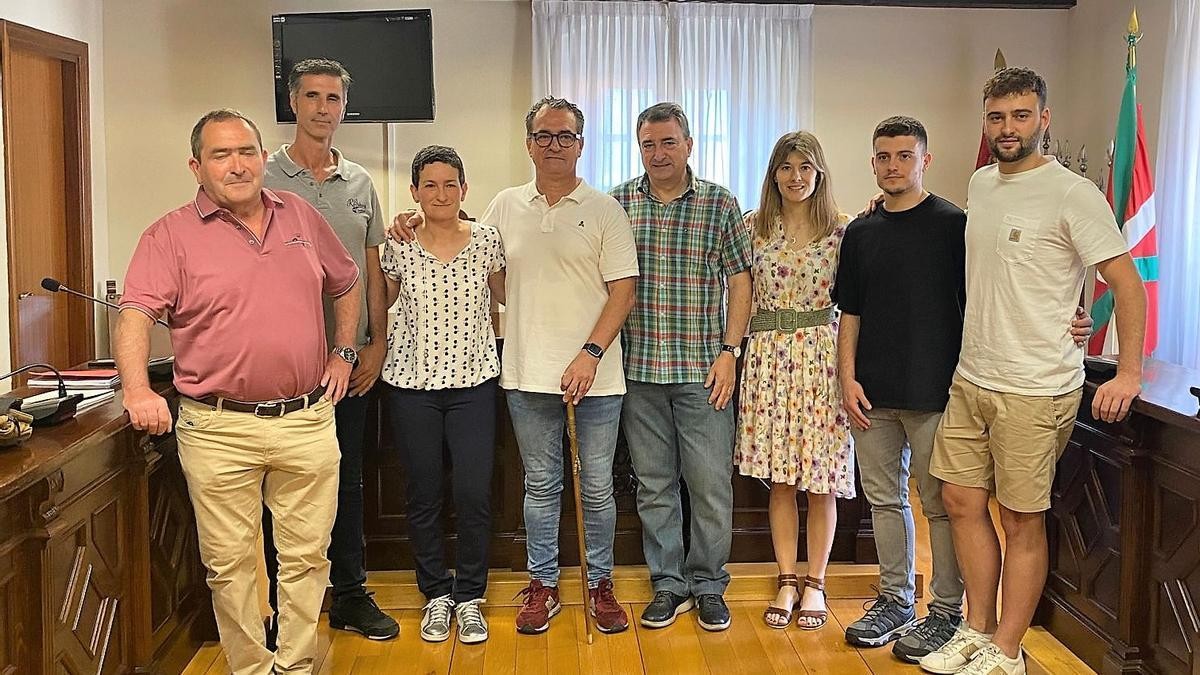 Euskararen normalizazioa bultzatzeko 14 konpromiso sinatu ditu Orozkoko alkateak