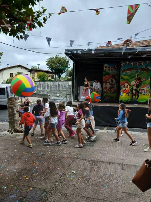 Bi eguneko festa egin dute A 52 1758574747631