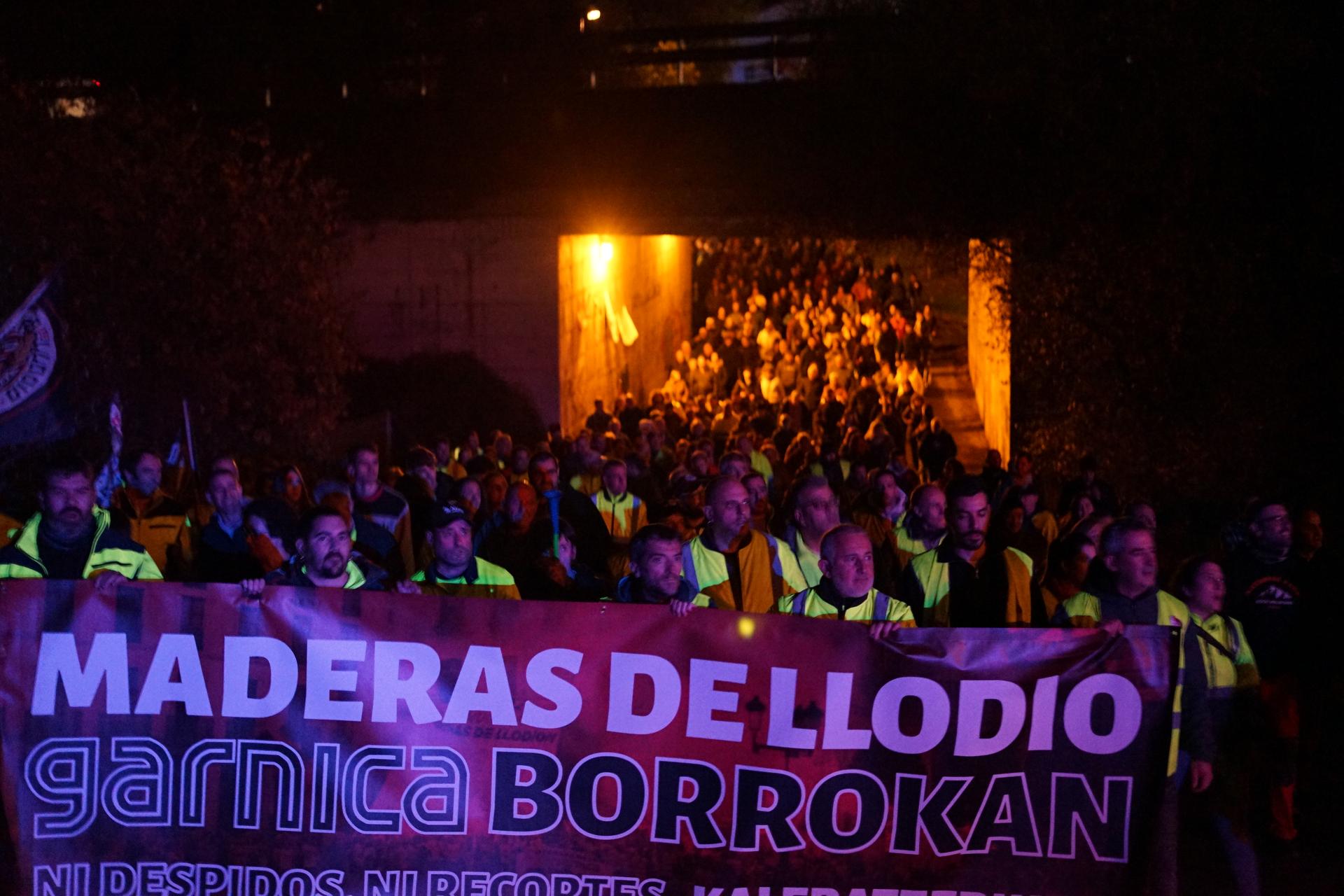 Maderas de Llodioko langileek salatu dute Garnicak negoziazioak eten dituela aldebakarrez