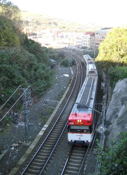 Santurtzi eta Muskizera joateko tren zerbitzua bertan behera geratu da 12:00ak arte
