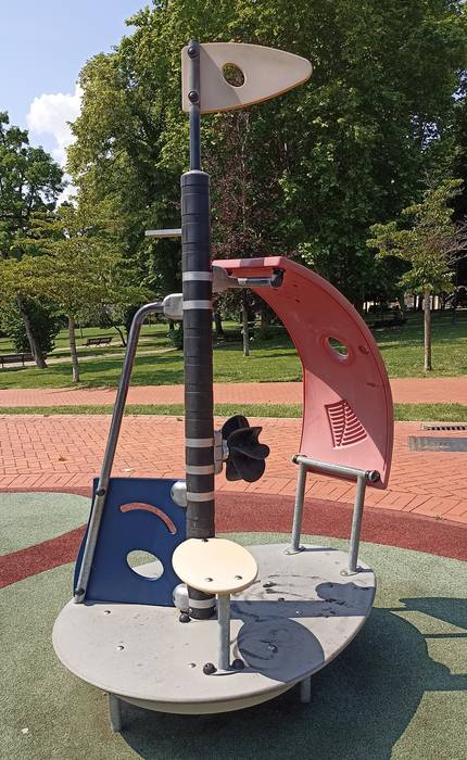 Amurriok Juan Urrutia haur-parkea berritzeari ekin dio