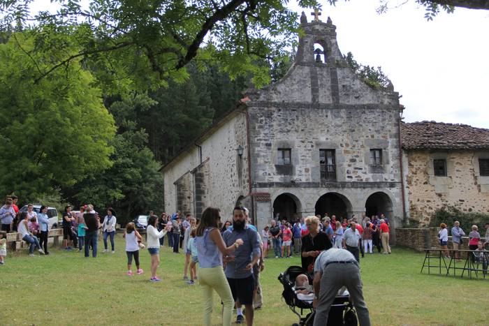 Andra Mari Zuri ospatzeko el 2 1502365300583