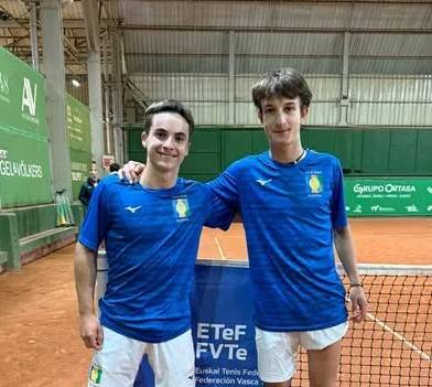 Ander Urkiza Euskadiko tenis txapelduna izan da bikoteka junior kategorian