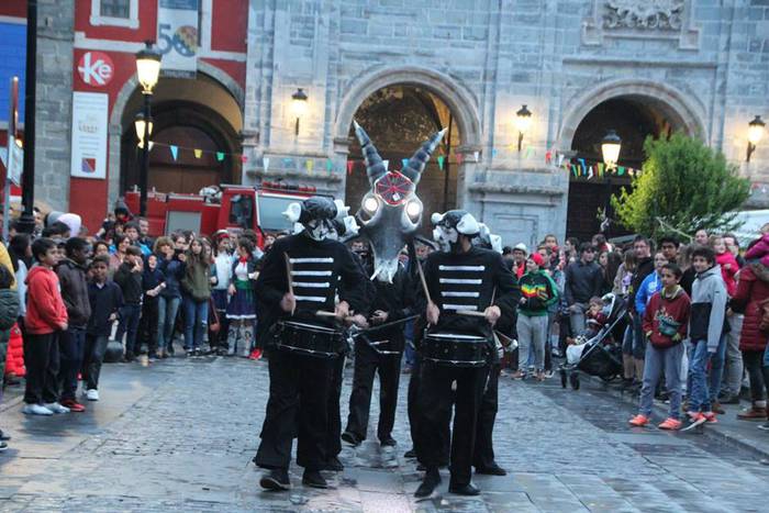 Bihotzaren erreketarekin ama 1 1526280273969