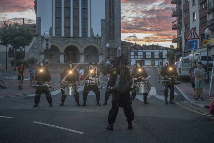 Deabru Beltzak taldeak gaua  7 1501492032351