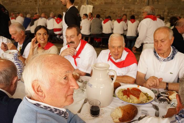 Ehunka kofrade bildu dira el 37 1756714039035