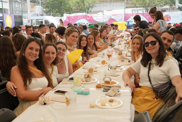 Ehunka lagunek egin dute bat 34 1755423081494