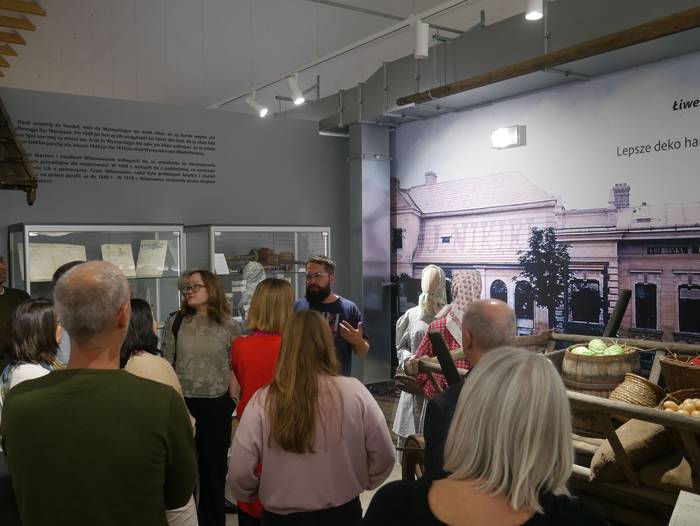 Eletik alera, Europako hizku 14 1759330560863