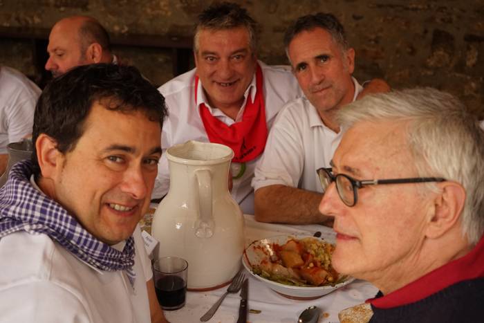 Ehunka kofrade bildu dira el 48 1756714067777