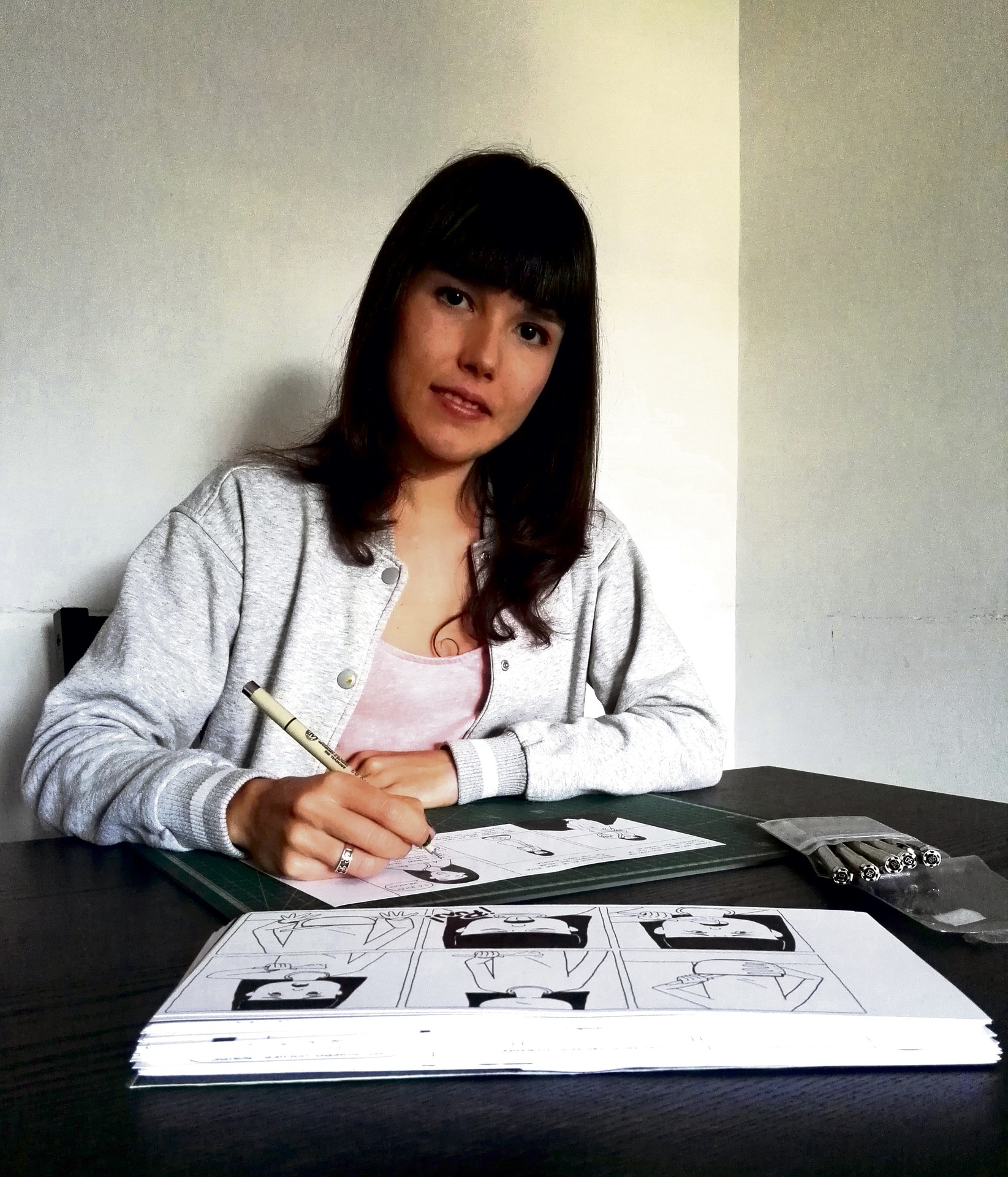 “Anorexia eta bulimiarekin bizitakoak kanporatzeko balio izan dit eleberri grafikoak”